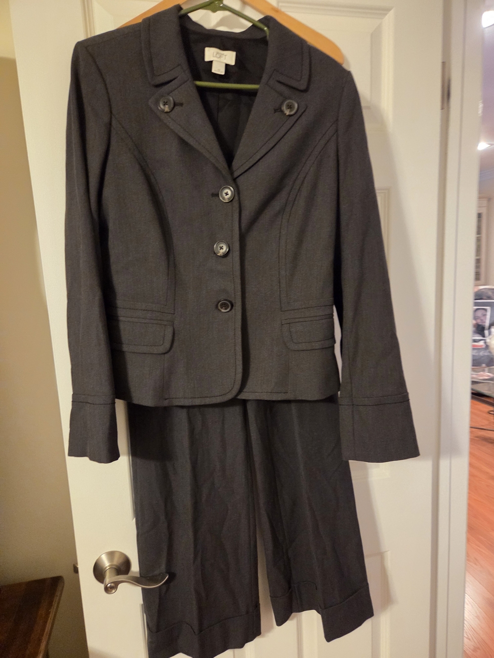 Loft Women's Charcoal Gray Tailored Jacket and Pants Set Size 10 Worn Once
